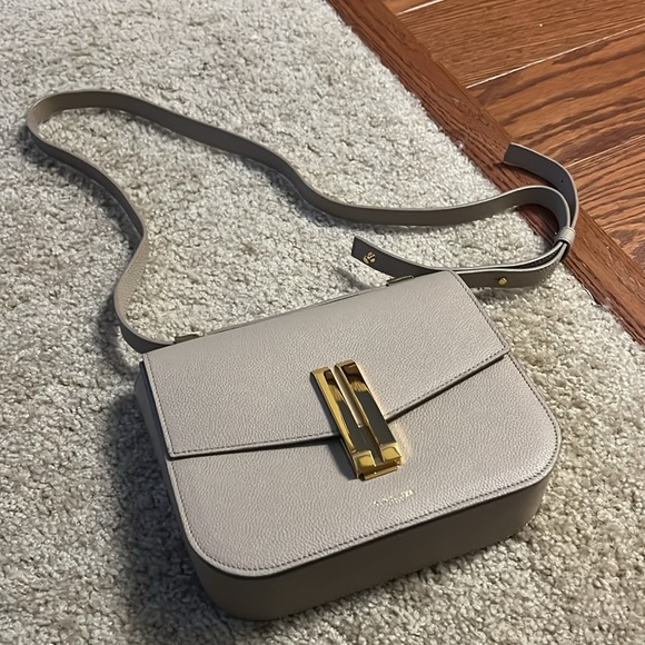 Meet your Posher, Julianne - Picture 4 of 7